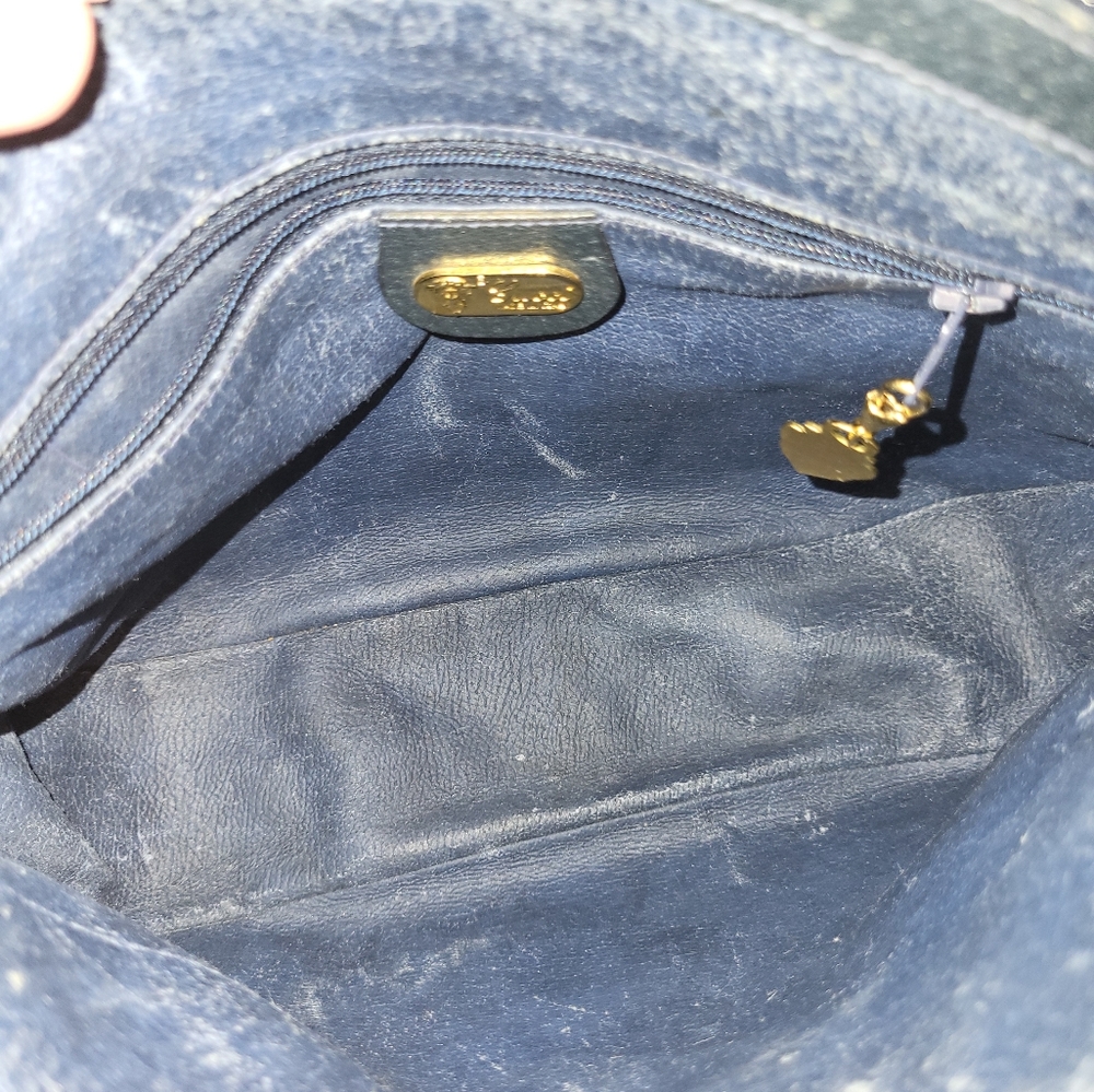 Authentic Gucci Crossbody - Picture 6 of 10